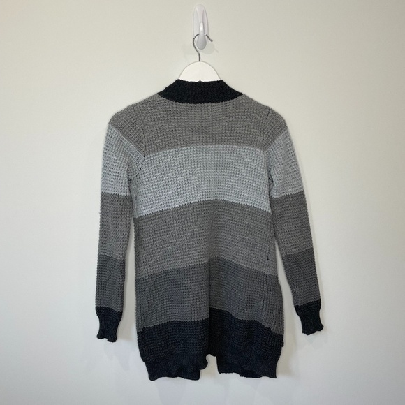 John & Jenn Gray Cardigan with Pockets - Picture 3 of 5